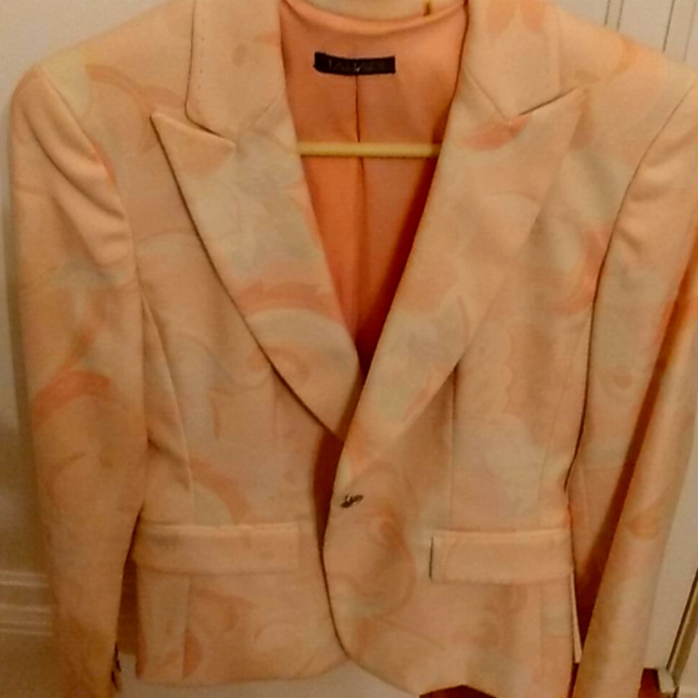 Thari pink blazer.